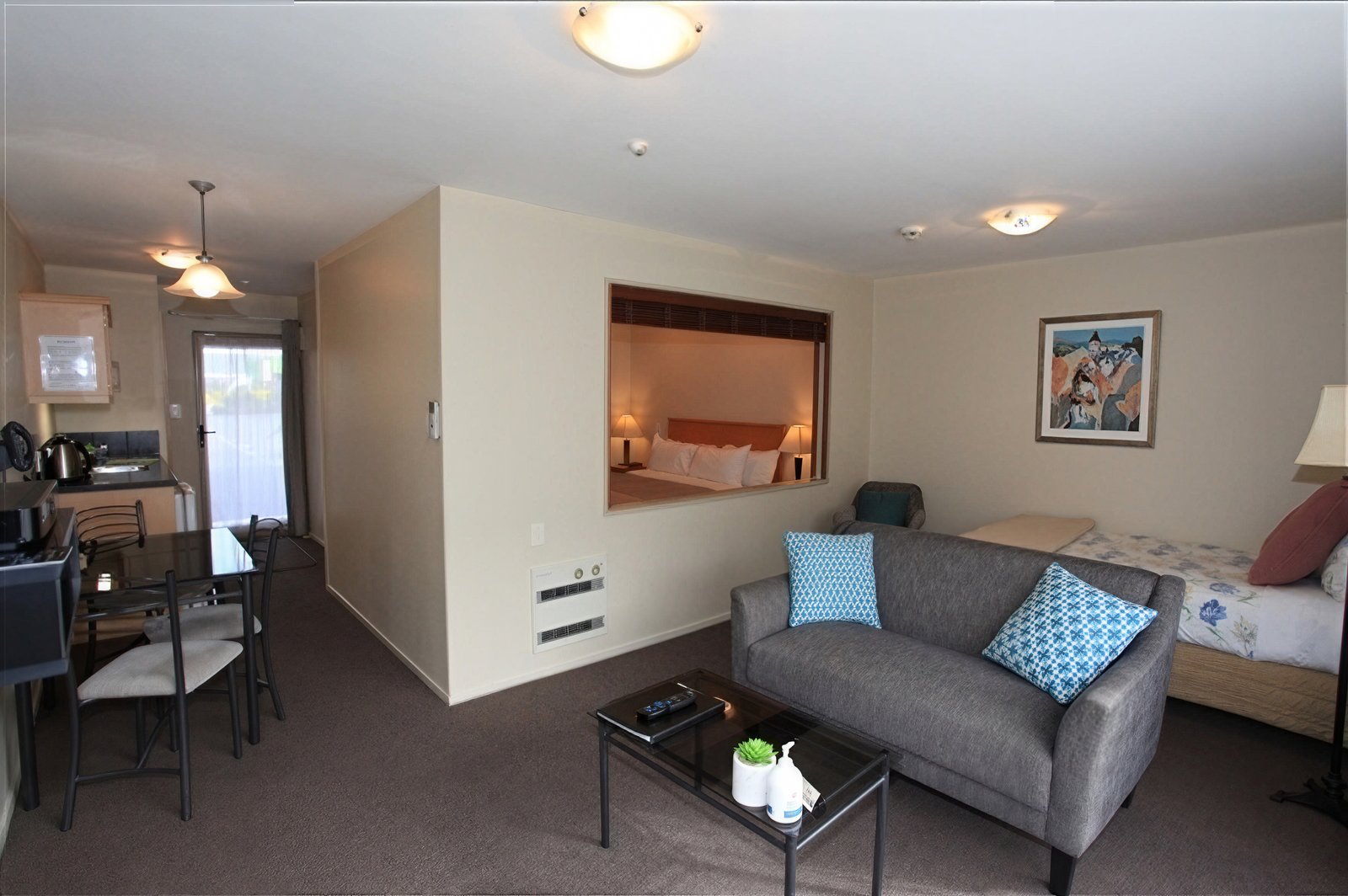 One-Bedroom Apartment, kitchenette