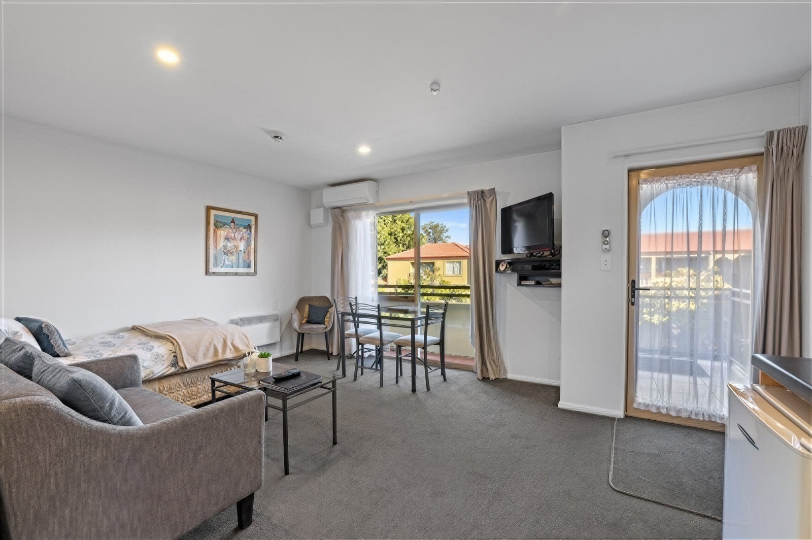 One-Bedroom Spa Suite, bedroom