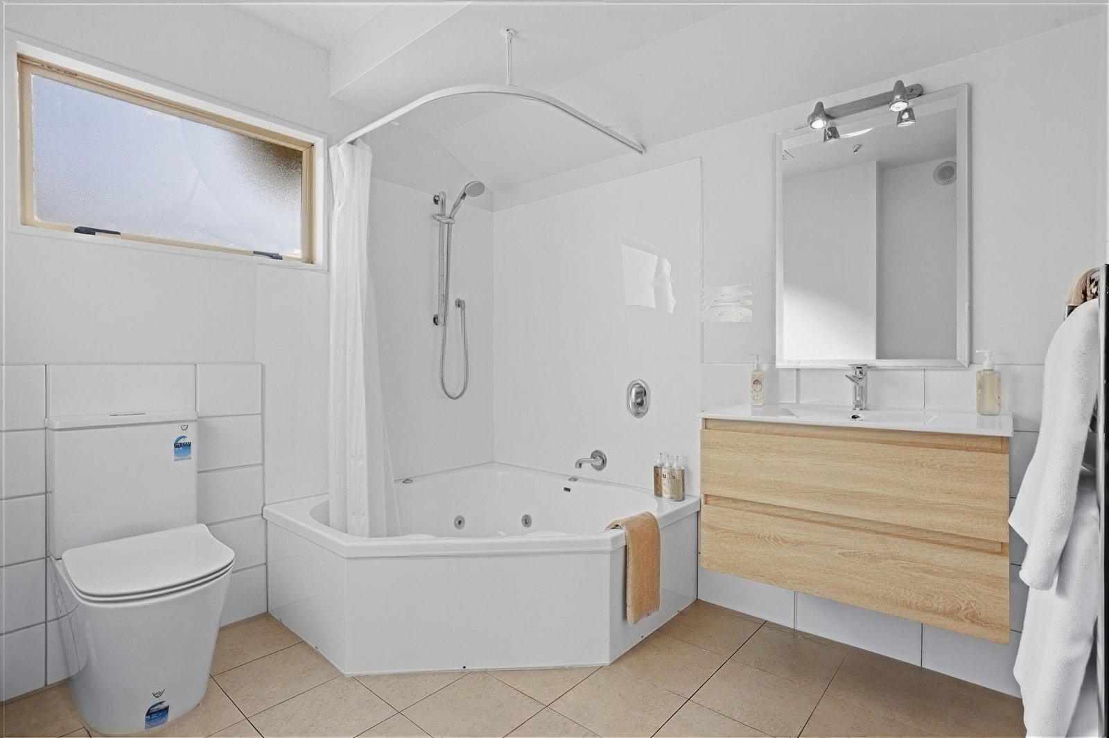 One-Bedroom Spa Suite, bathroom