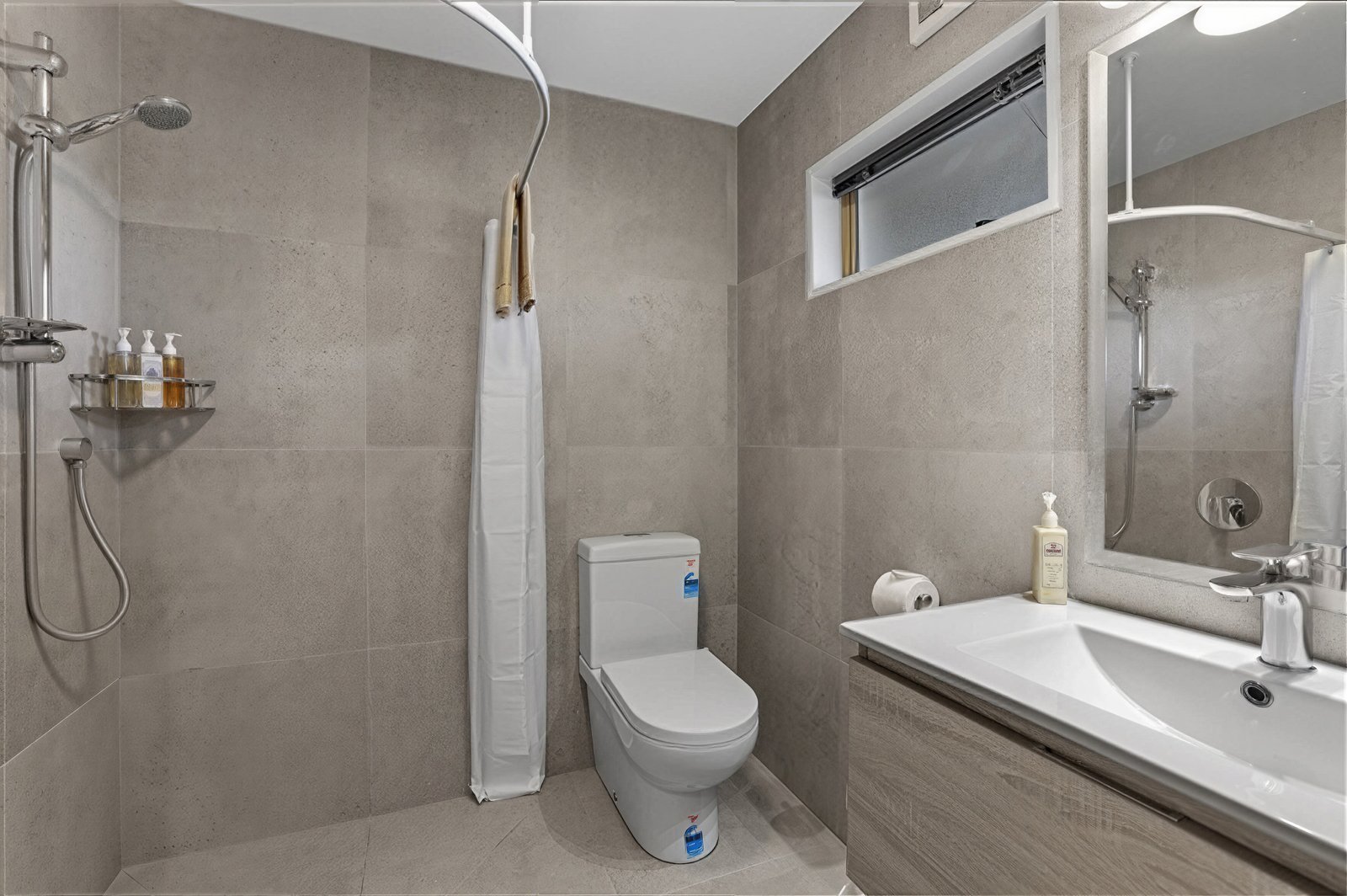 King/Twin Access Studio, interior